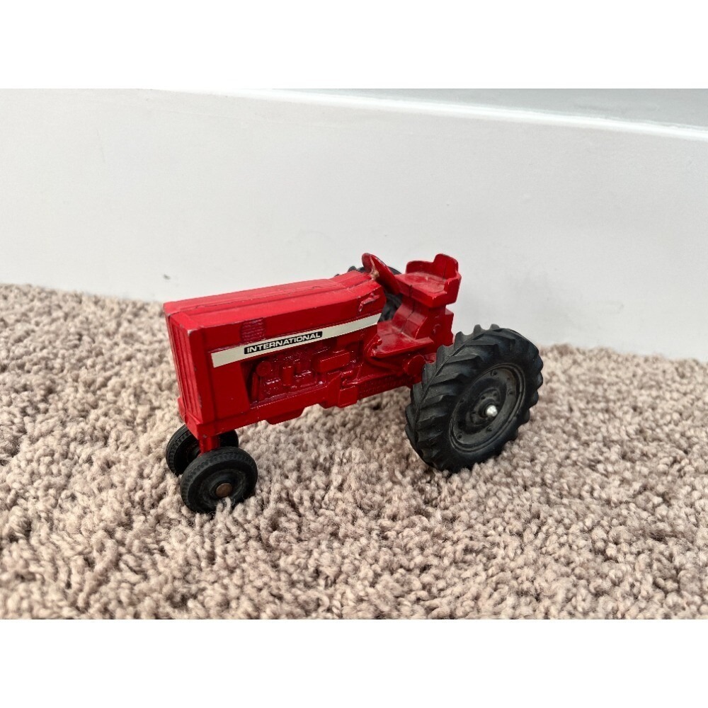 International Farmall ERTL‎ 656 Tractor Diecast Metal Red Vintage Farm Toy '60
